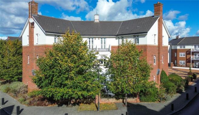 2-bed flat on Gabriels Square, Lower Earley, Reading, Berkshire, RG6, £275,000