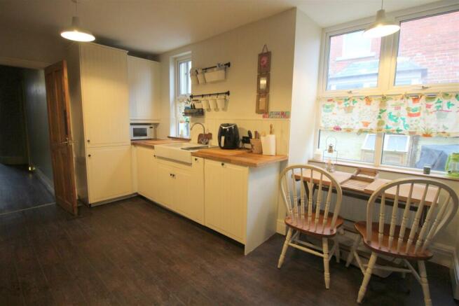 Lightburne Ave, 13 Kitchen 1 new.JPG