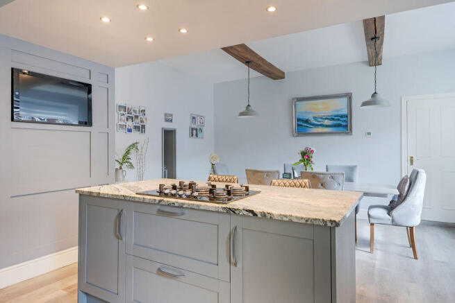 8 bed Detached for sale Image 11