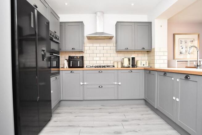 3 bed Semi-Detached for sale Image 6