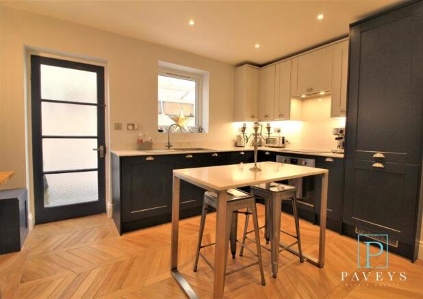 KITCHEN BREAKFAST ROOM