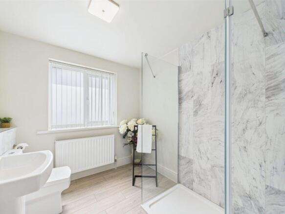 4 bed Detached for sale Image 7