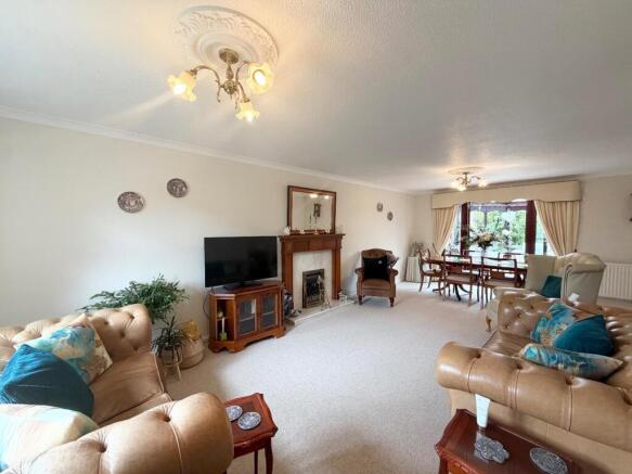 4 bed Detached for sale Image 4