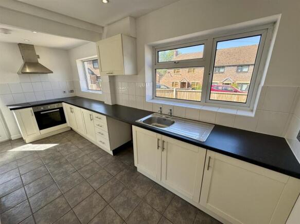 Kitchen (1/2)