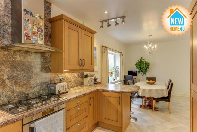 KITCHEN / DINING ROOM: