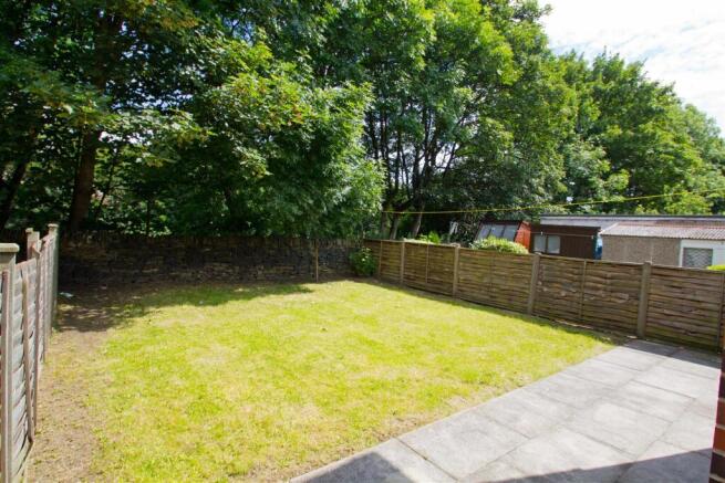 4 bed Semi-Detached to rent Image 6