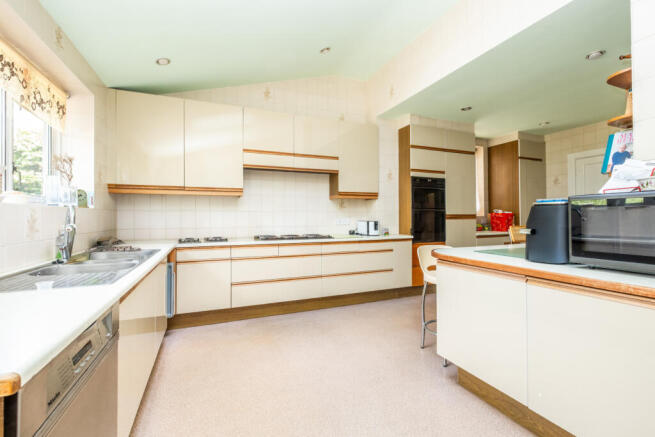 De Moulham Road, Swanage, Dorset, BH19 photo 4