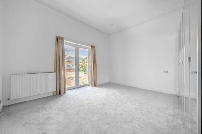 3 bed Flat to rent Image 9