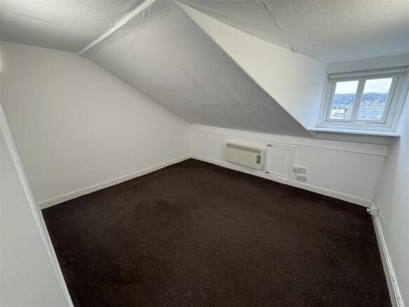 2 bed Apartment to rent Image 10