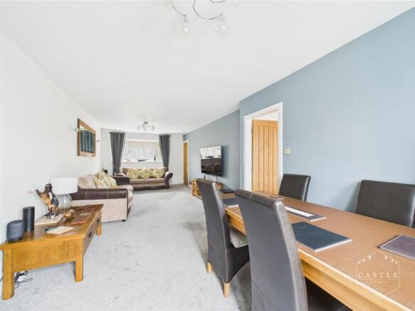LOUNGE/DINING ROOM