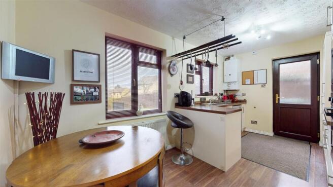 KITCHEN/DINING ROOM