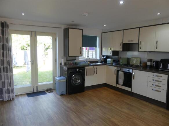 3 bed Town House to rent Image 3