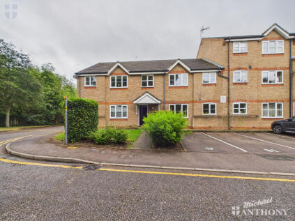 Hilda Wharf, Aylesbury
