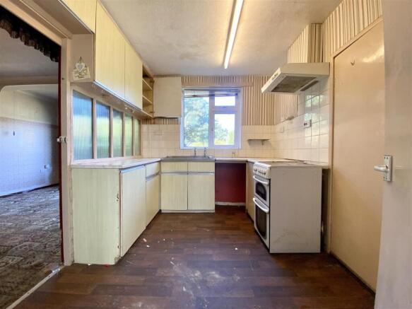 3 bed Semi-Detached for sale Image 6