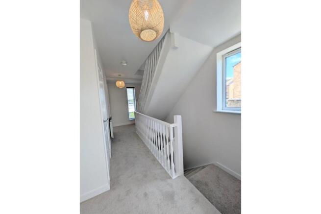 4 bed Semi-Detached for sale Image 10