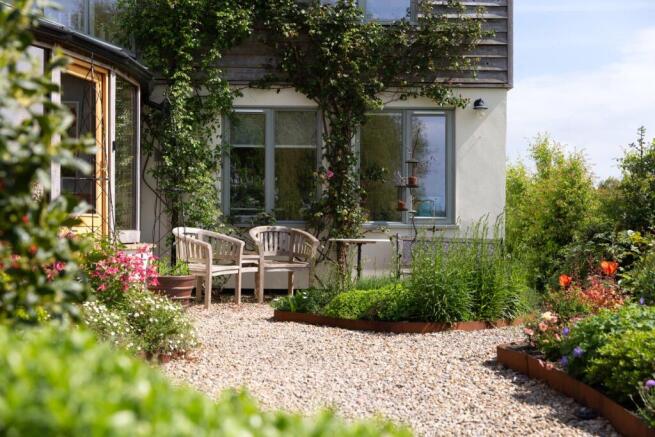 5 bed Detached for sale Image 6