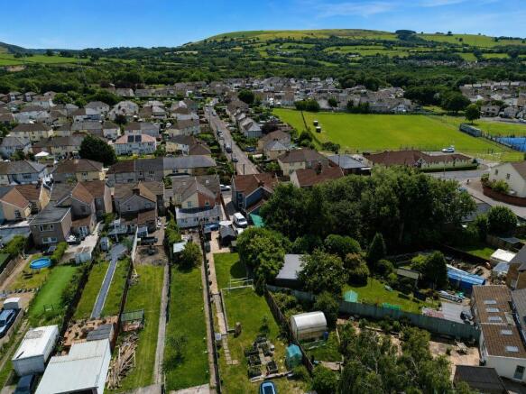 Rear Garden & Surroundings