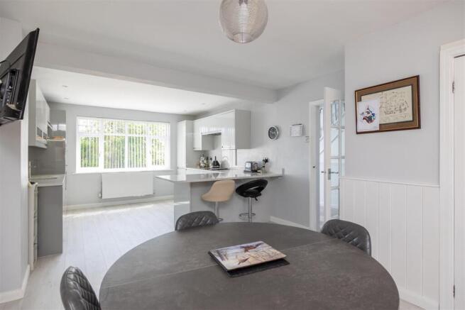 3 bed House for sale Image 6