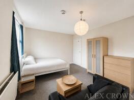 700, Holloway Road, London N19 3NL