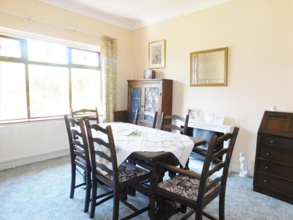 Dining Room/Bed 3