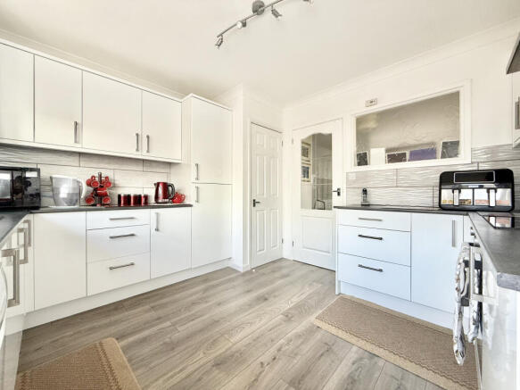 Glenwood Way, West Moors, Ferndown, Dorset, BH22 photo 4
