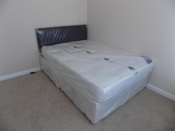 3 bed Terraced to rent Image 8