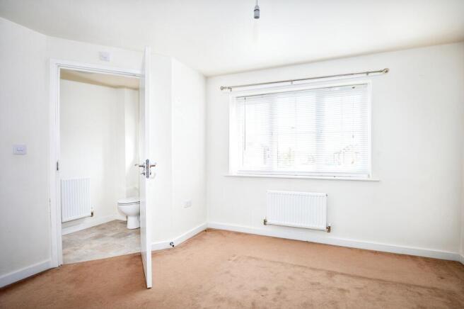 3 bed Semi-Detached to rent Image 4