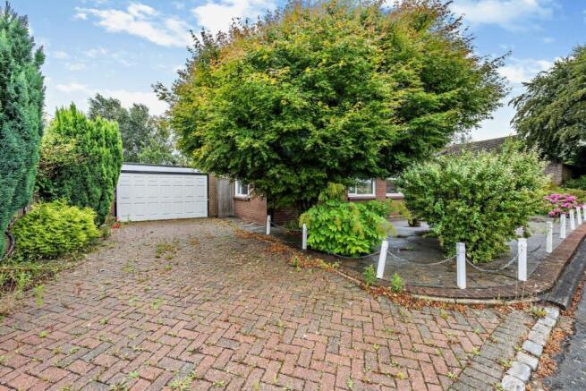 Driveway/Garage