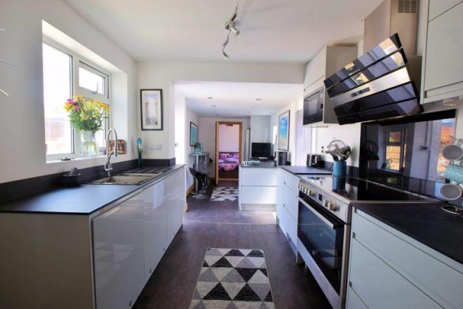 Kitchen / Dini...