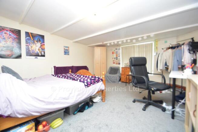6 bed Terraced to rent Image 6