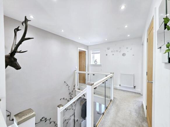 4 bed Detached for sale Image 9