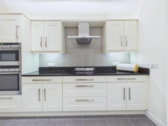 2 bed Flat for sale Image 12