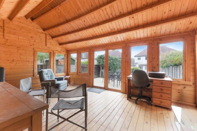 Parklawn Avenue, Epsom, KT18 photo 4