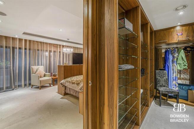 Walk-in wardrobe