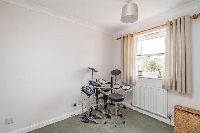 35 Austcliff Close-1_lo.jpg