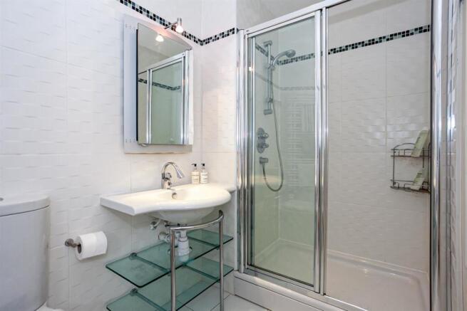2nd bedroom ensuite