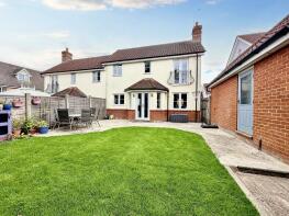 3, Calvinia Close, Noak Bridge, Basildon SS15 4FG