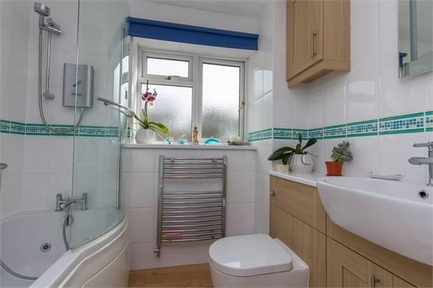 RECENTLY REFITTED BATHROOM