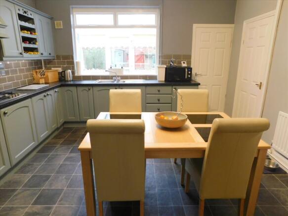KITCHEN / DINING ROOM