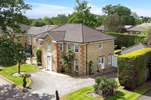 4, Elmwood Park, Gerrards Cross SL9 7EP