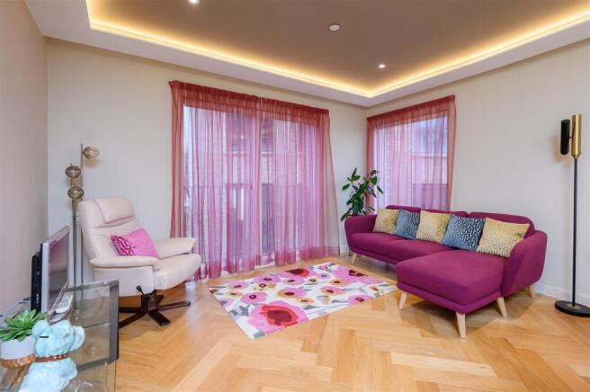 2 bed Apartment for sale Image 4