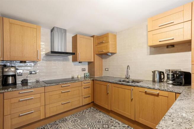 3 bed Apartment for sale Image 12