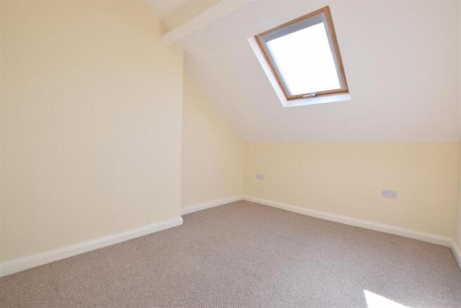 3 bed Terraced to rent Image 8