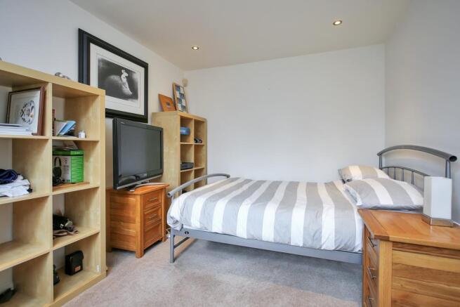 SNUG / BEDROOM 5