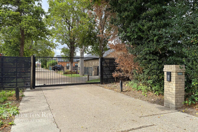 Bedford Road, Houghton Regis photo 4