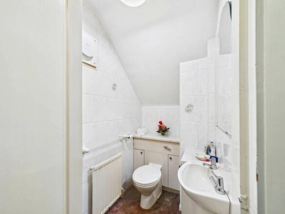 4 bed Detached for sale Image 9