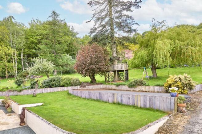6 bed Detached for sale Image 4