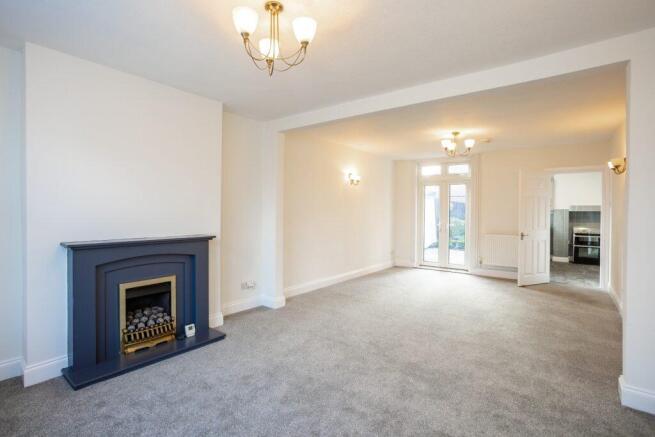 Done-14 (Large) - 3 bedroom end terraced at Meyn