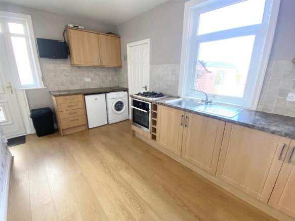 kitchen 2.jpg