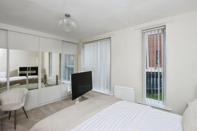 4 bed Semi-Detached for sale Image 8